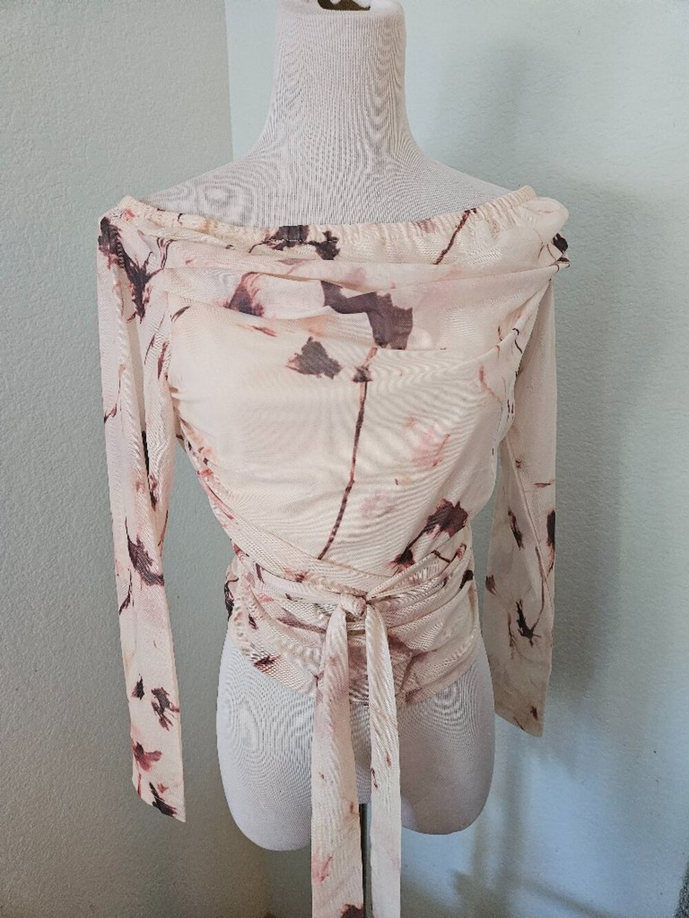 COLD SHOULDER TOP L